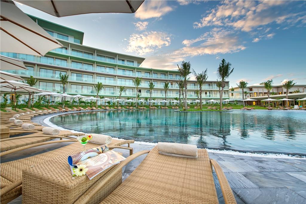 ĐÓN NĂM MỚI ĐỘC ĐÁO TẠI RESORT 5 sao CỦA TẬP ĐOÀN FLC